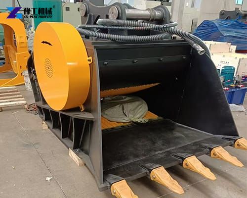 excavator rock crusher bucket in the factory